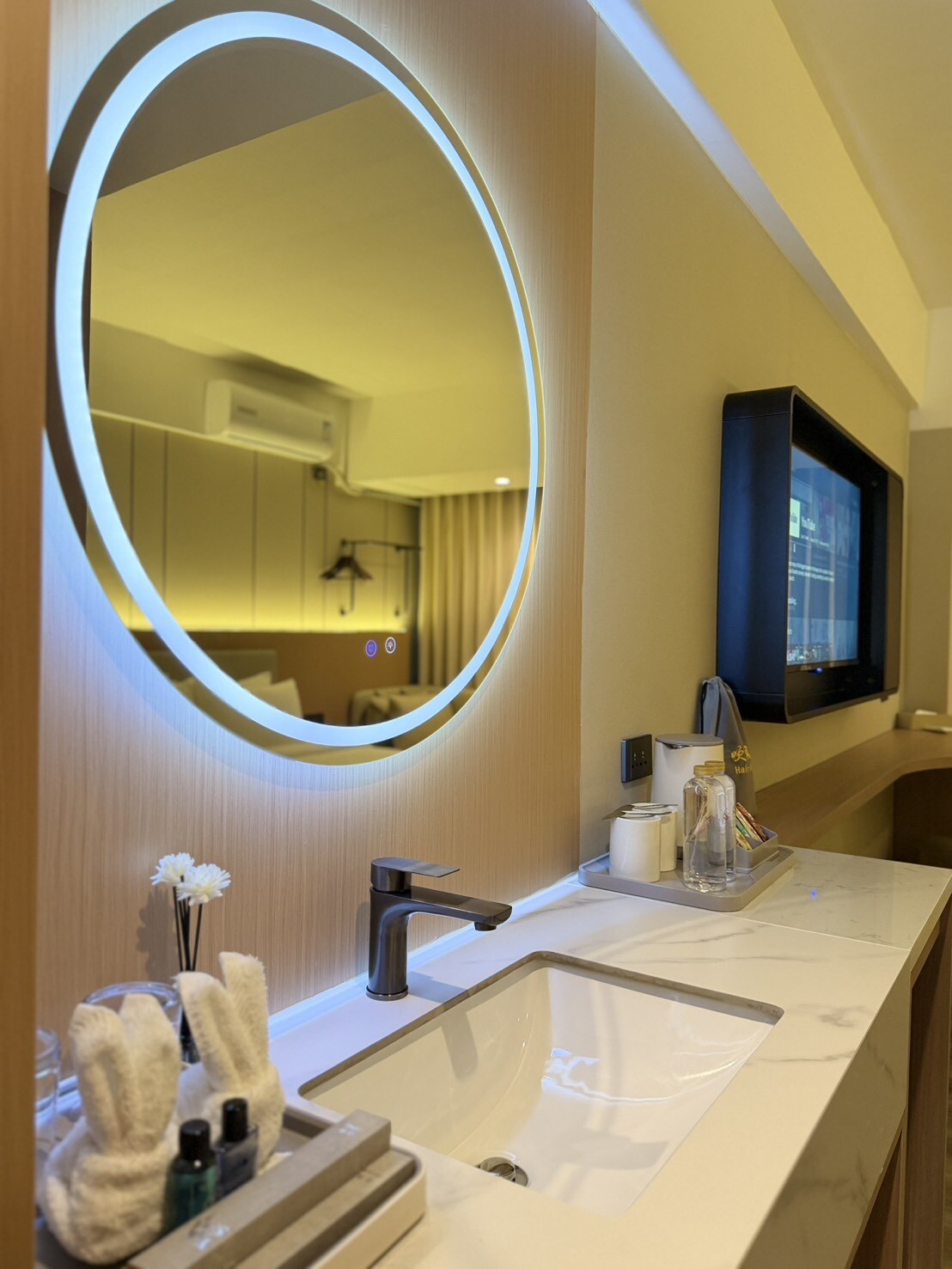 Star Hotel Pattaya - Tap to explore photos