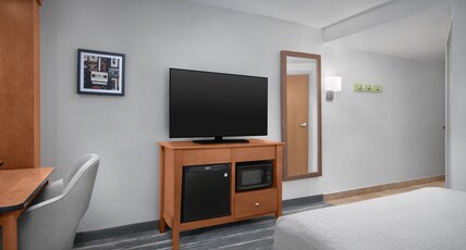 Hampton Inn Pittsburgh Greentree Room Type - 1 QUEEN BED