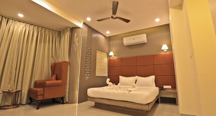THE OVAL ROOMS Room Type - Suite King Room