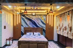 Ganga Kinare - On National Highway - Haridwar