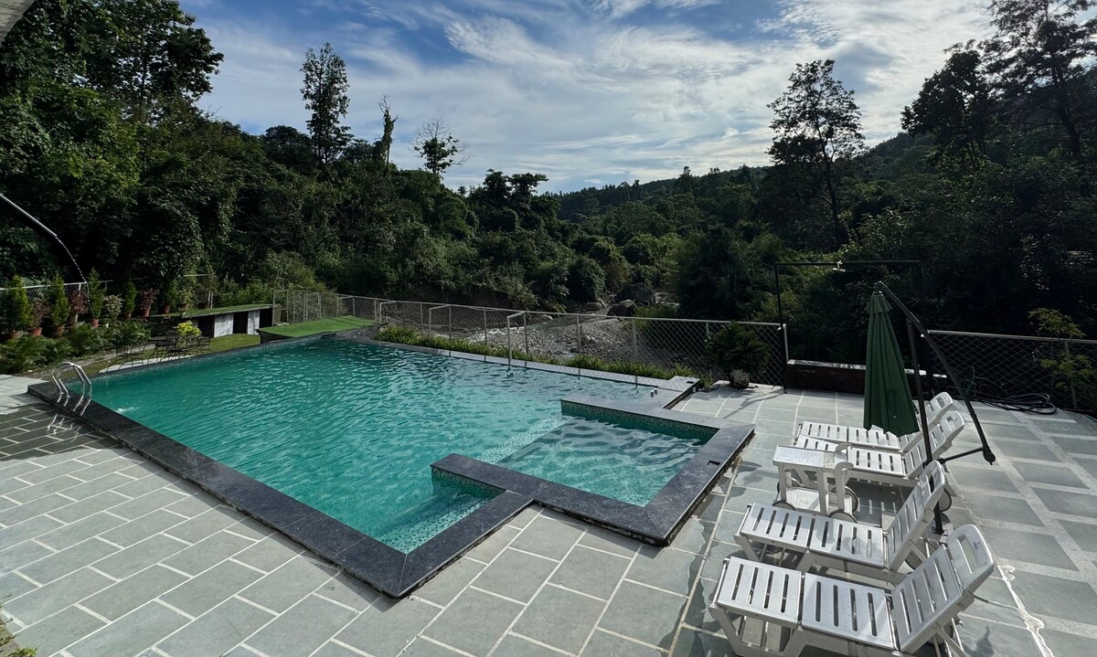 Riverside Mount-View Cottage PVT River View Deck at Saraiville - Tap to explore photos