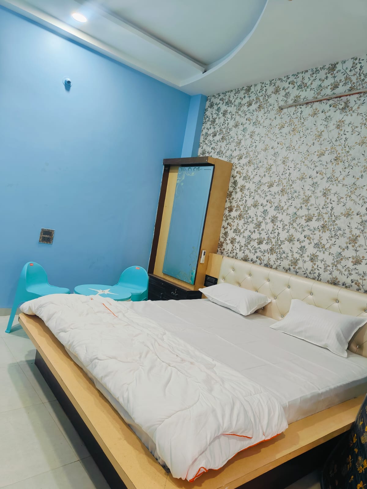 Hotel shree Uttaramukhi - Tap to explore photos