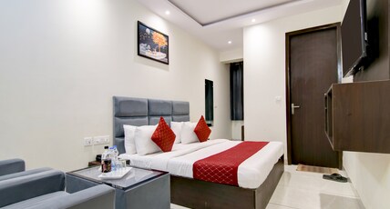 Hotel De Hocks Deluxe @ New Delhi Railway Station Room Type - Executive Deluxe Room with Smart TV Hotel De Hocks Deluxe @ New Delhi Railway Station Room Type - Executive Deluxe Room with Smart TV