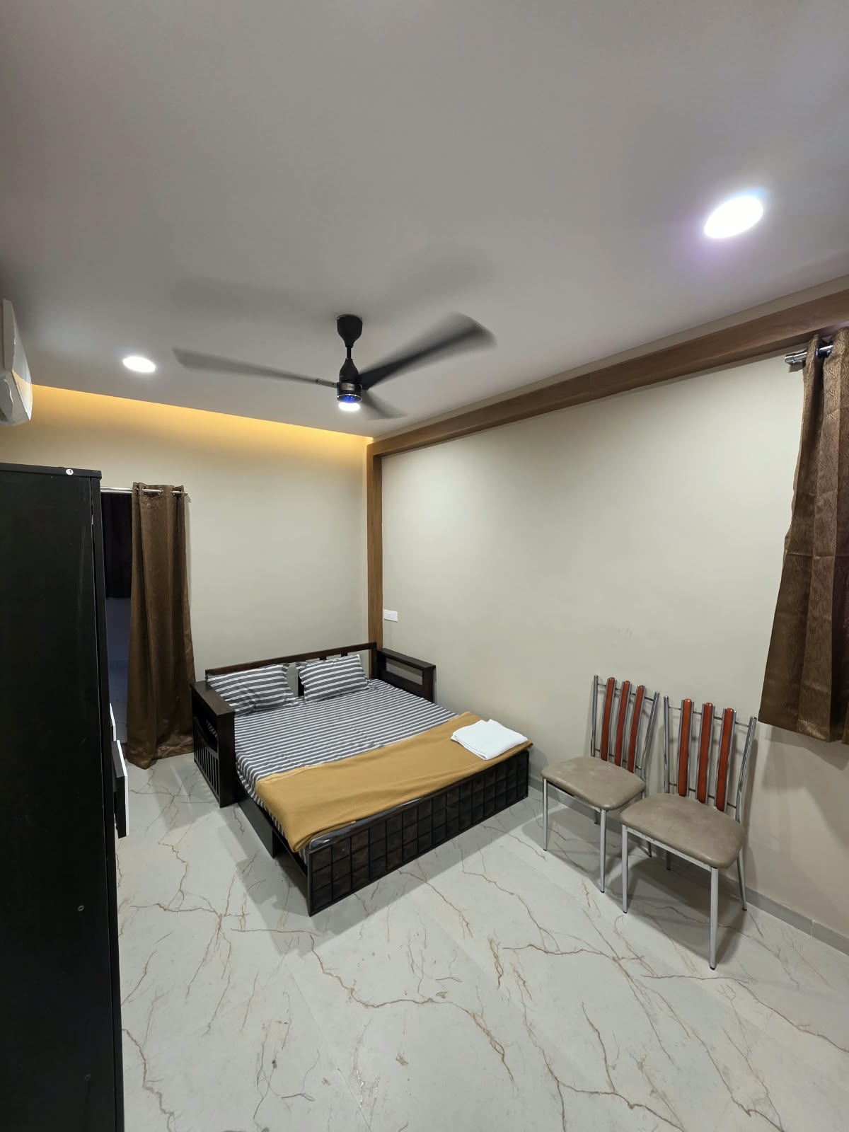 Gargi's home stay 202 - Tap to explore photos