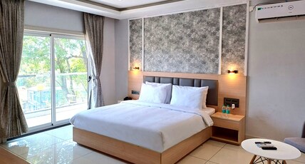 SHRI MAHALAXMI LODGE AND RESTAURANT. Room Type - Deluxe Room