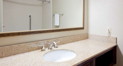 Best Western Plus St. Paul North/Shoreview Room Type - 1 King Bed, Communication Assistance, Non-Smoking, Full Breakfast