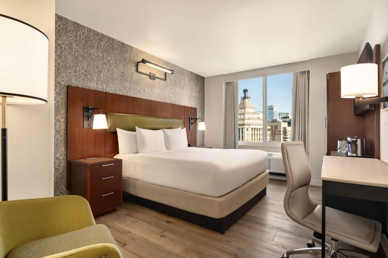DoubleTree by Hilton New York Downtown - Tap to explore photos