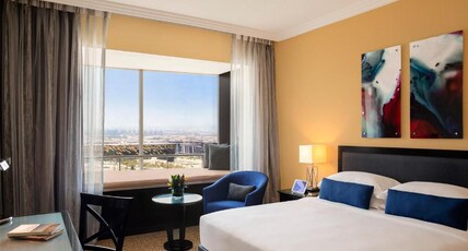 Towers Rotana Room Type - Guest Room with Lounge Access - King Bed
