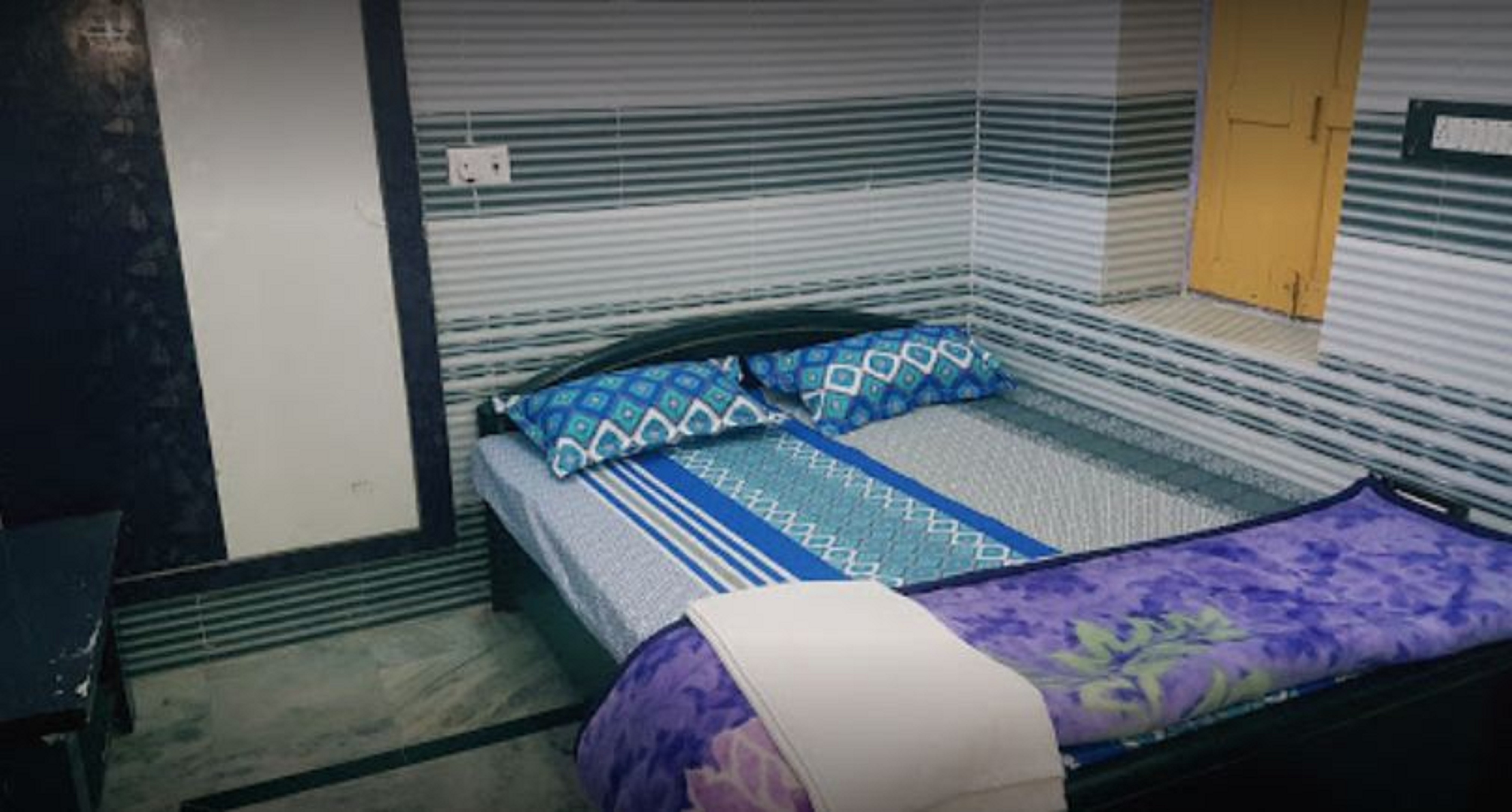 Bhagat Ji Guest House - Tap to explore photos