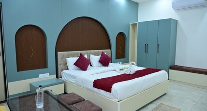 Bombay Rooftop Cafe And Hotel Room Type - Deluxe Room