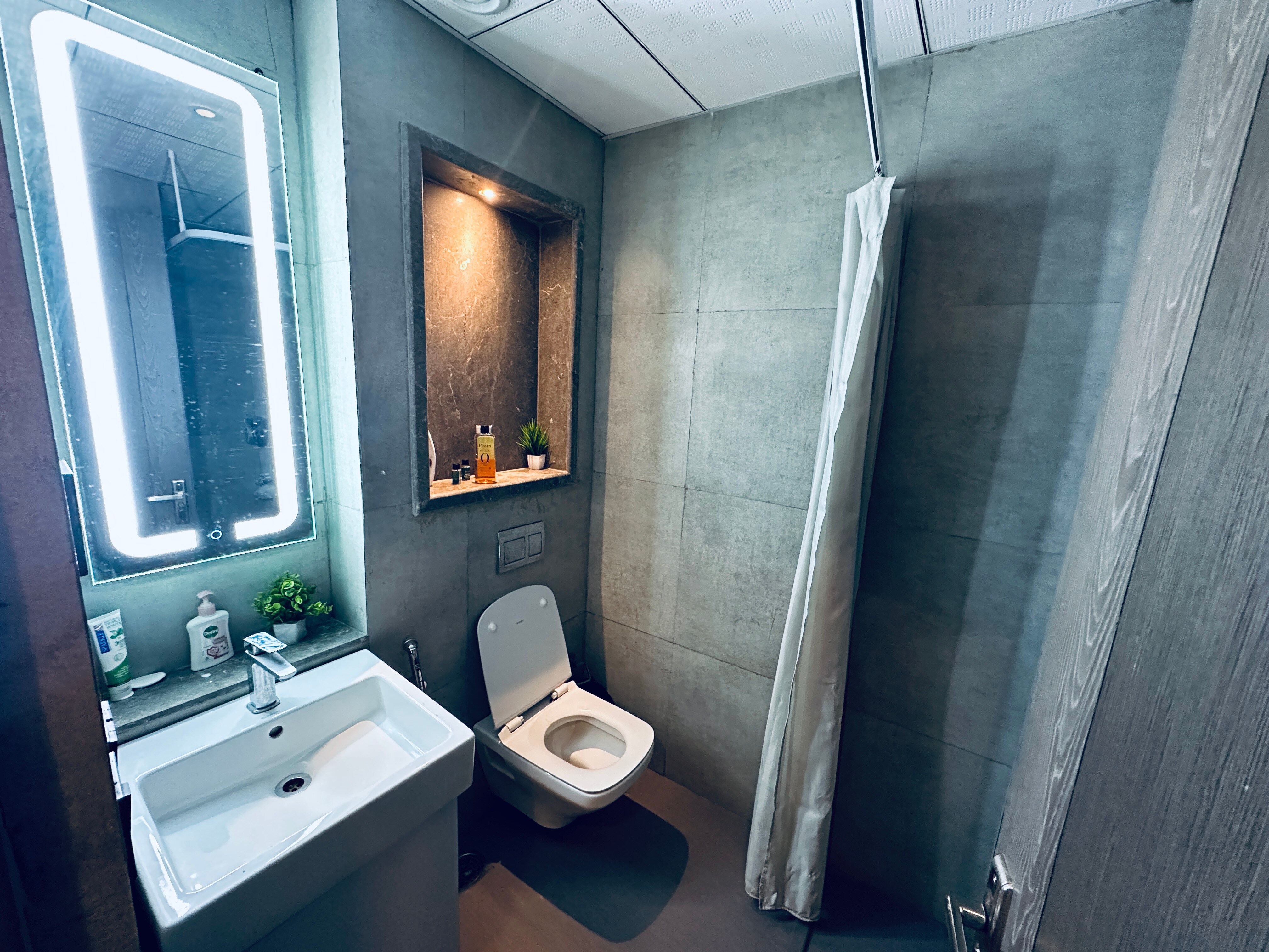 The Skyline Suite City and River view 42 Floor - Tap to explore photos