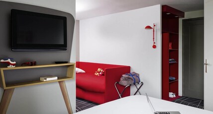 ibis Styles Chartres Room Type - Family Room with 1 double bed and 2 single beds for up to 4 adults ibis Styles Chartres Room Type - Family Room with 1 double bed and 2 single beds for up to 4 adults