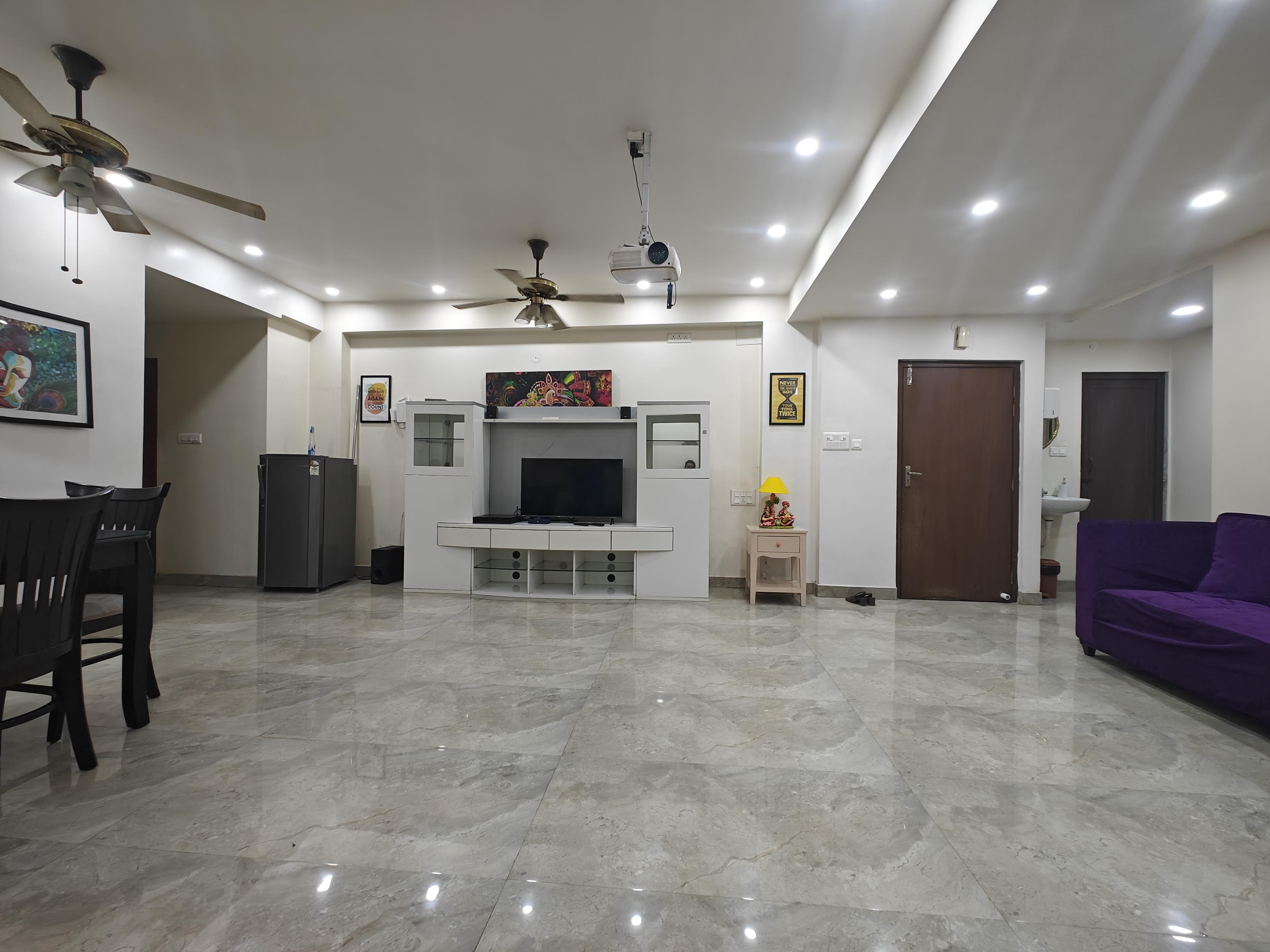 4 Bhk fully furnished flat with Kitchen - Tap to explore photos