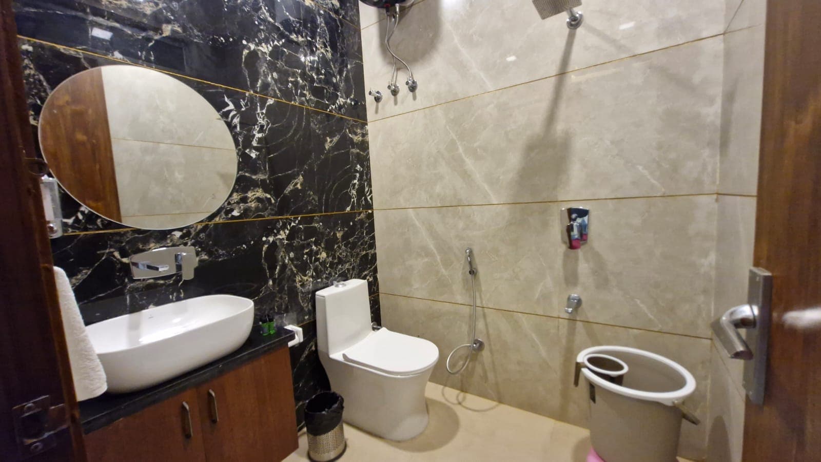 New Kanha Hotel - Tap to explore photos