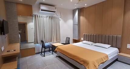 Nakshatra inn Room Type - Luxury AC Room