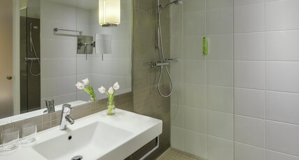 Movenpick Hotel Amsterdam City Centre Room Type - Superior King View