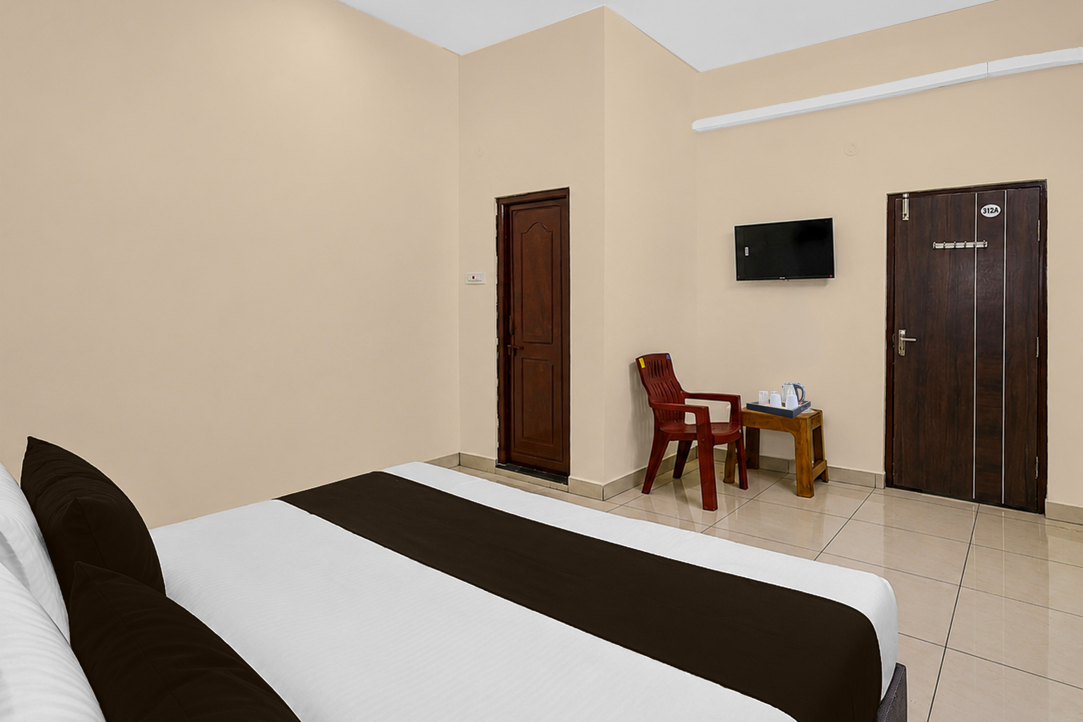 Super Hotel O Temple Road Vemulavada - Tap to explore photos