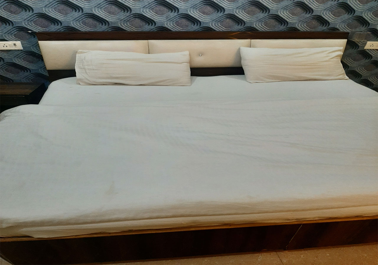 Hotel Jyoti Palace Vrindavan - Tap to explore photos