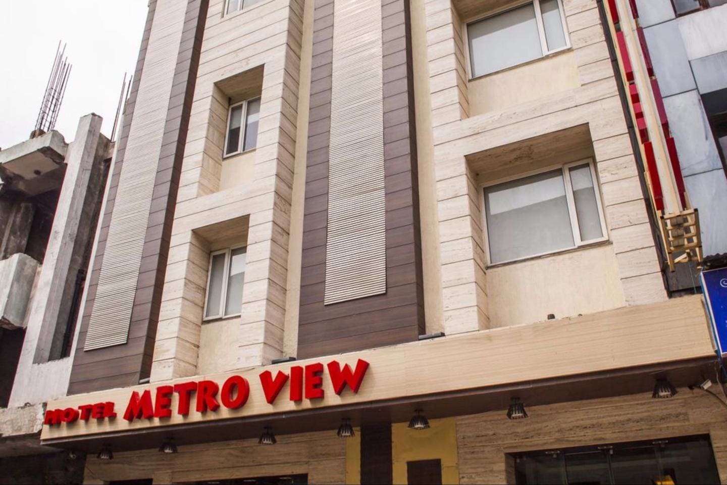 Hotel Metro View - Tap to explore photos