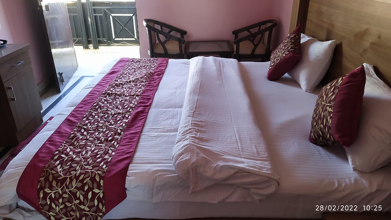 Basera Homestay | Luxe Rooms & Kitchen - Tap to explore photos
