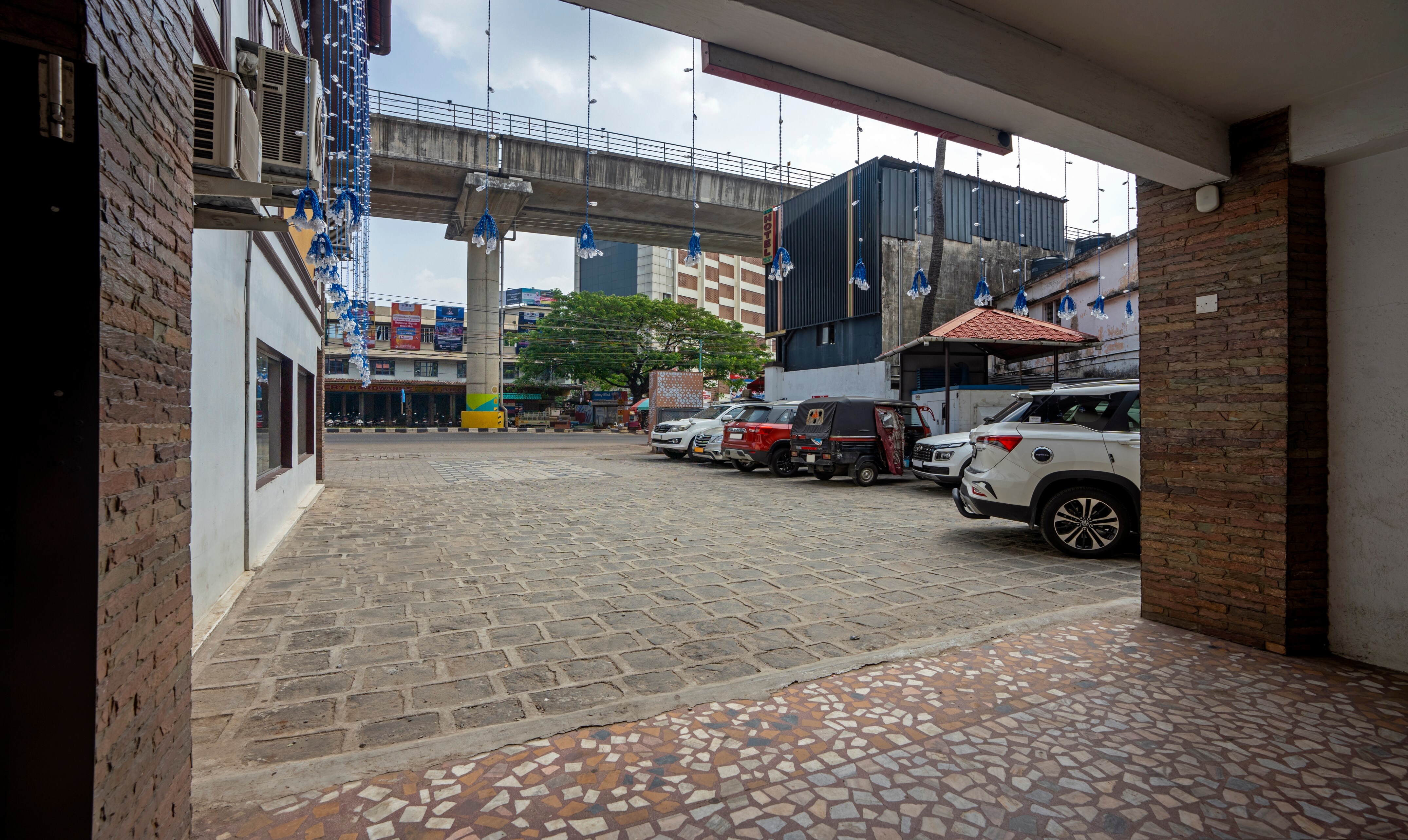 Treebo Seagate - Tap to explore photos