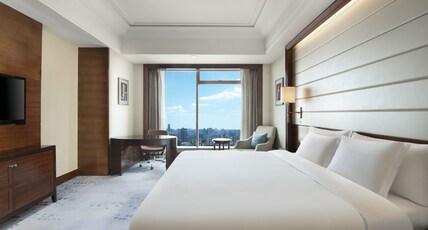 Crowne Plaza Nanchang Riverside, an IHG Hotel Room Type - 1 King Standard Club Lounge Access