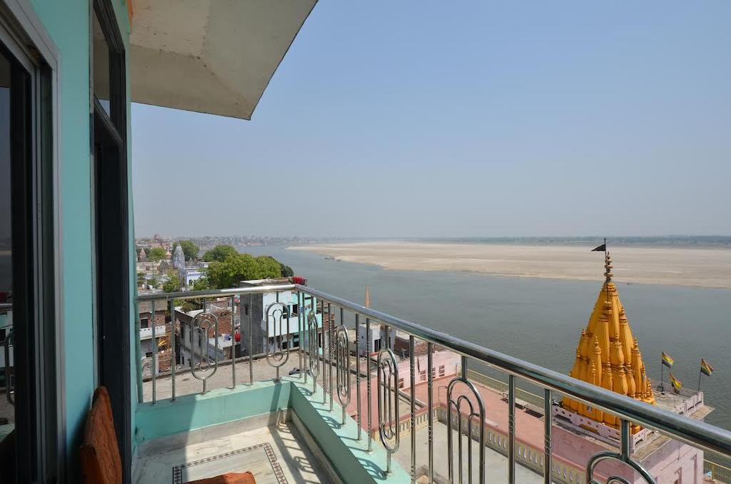 PG On Ganges - Tap to explore photos