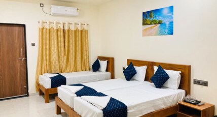 The Golden Iris Inn Room Type - Deluxe Room with Triple Bed