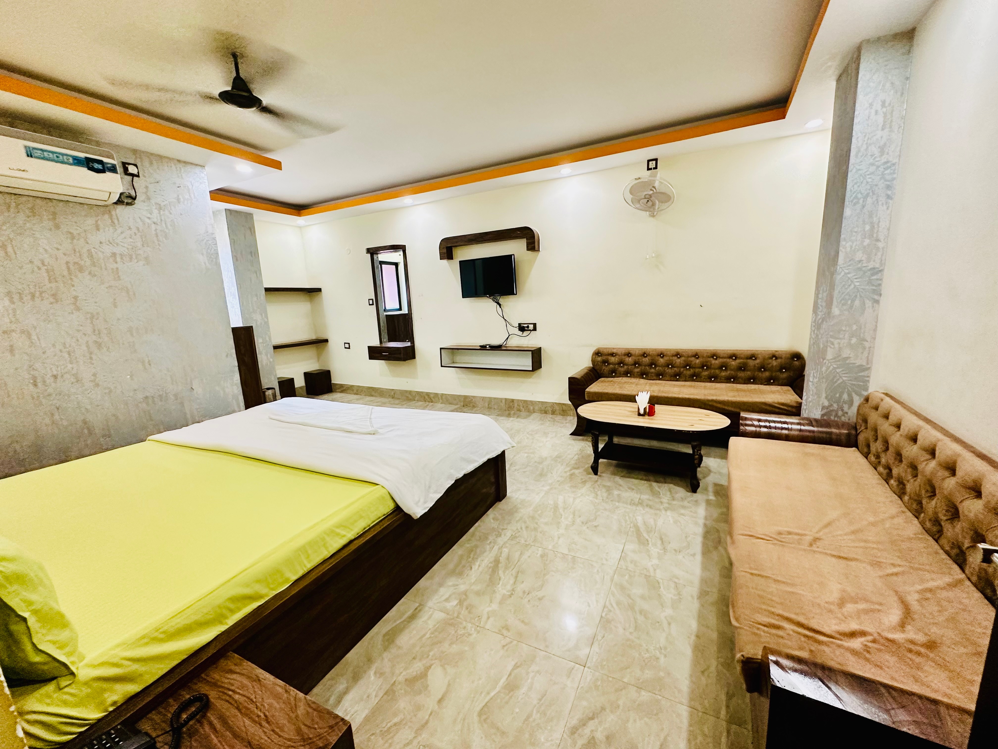 Hotel Jalsha - Tap to explore photos