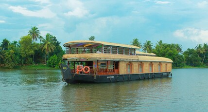 Angel Blue Houseboat Room Type - Four Bedroom Deluxe Houseboat