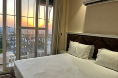 Antique royal suite