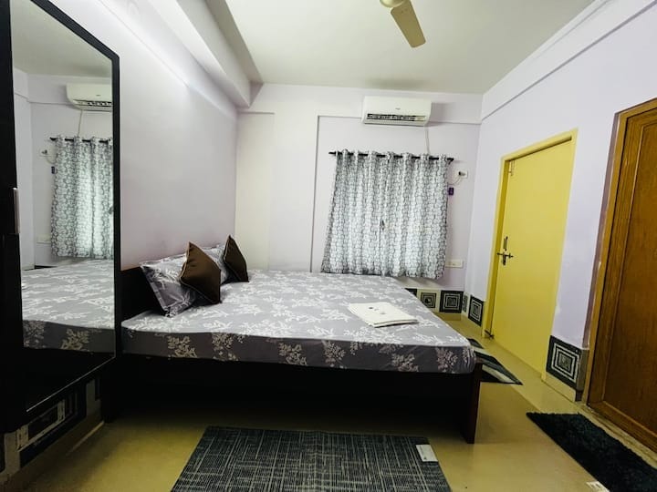 Mukundapur 2BHK Comfy Flat | R N Tagore hospital - Tap to explore photos