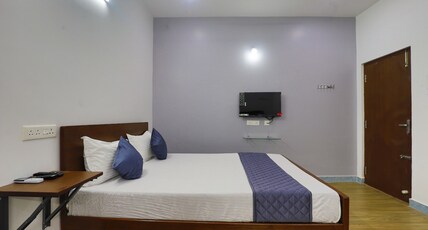 Hotel RN Stays Room Type - Super Deluxe AC Room