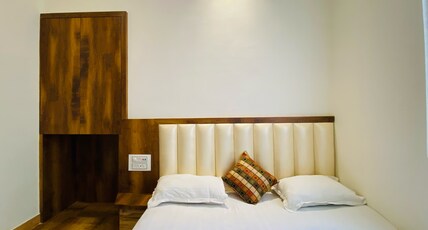 Hotel Khajanchi Inn Room Type - Deluxe AC  Room