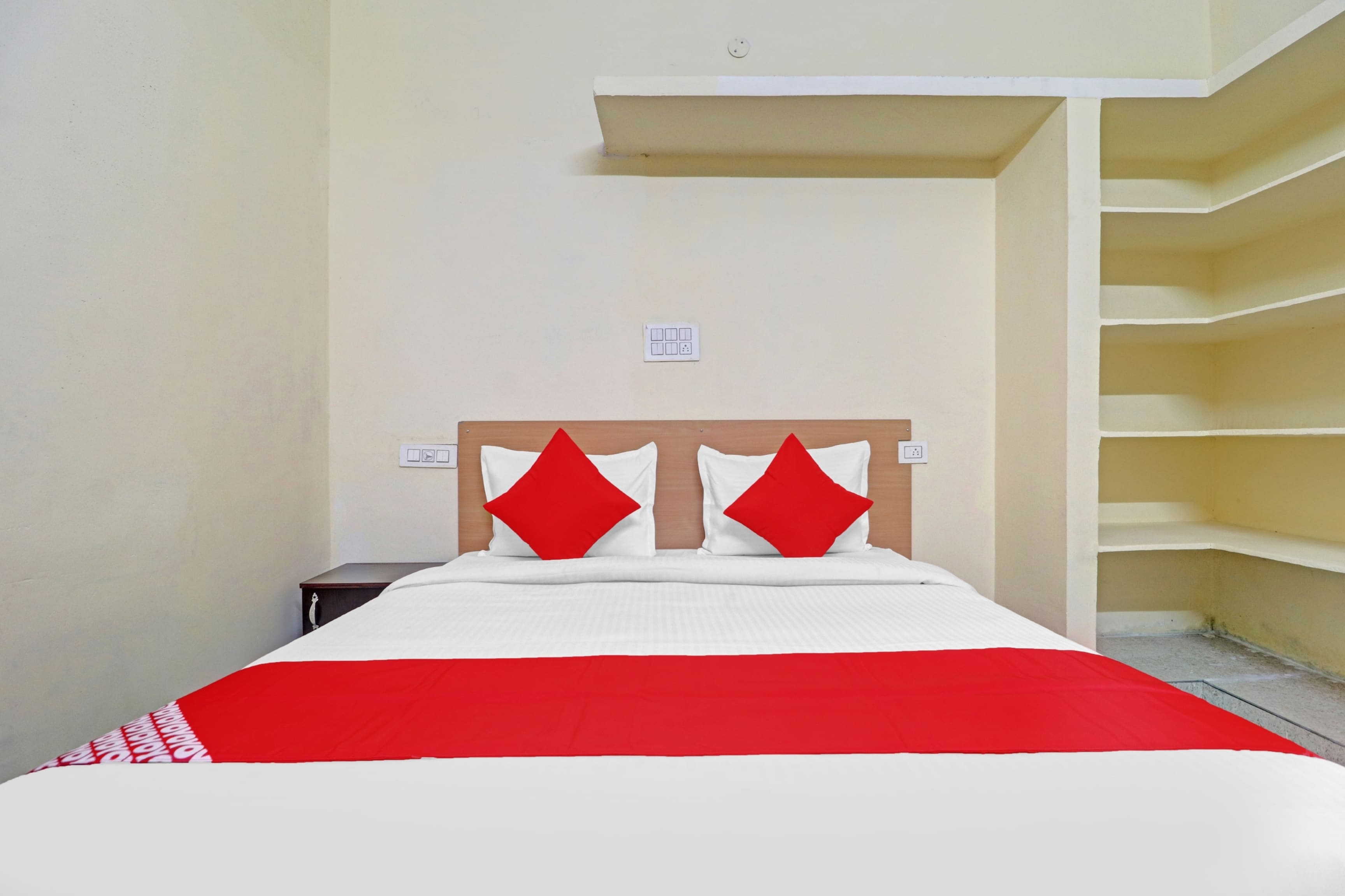 Hotel O RBS Square Langer Houz - Tap to explore photos
