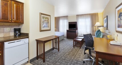 Staybridge Suites LANSING-OKEMOS, an IHG hotel Room Type - 1 Queen Studio Suite Sofa Bed