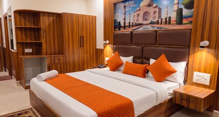 OnlyStay Luxe House Agra Room Type - Luxury Room