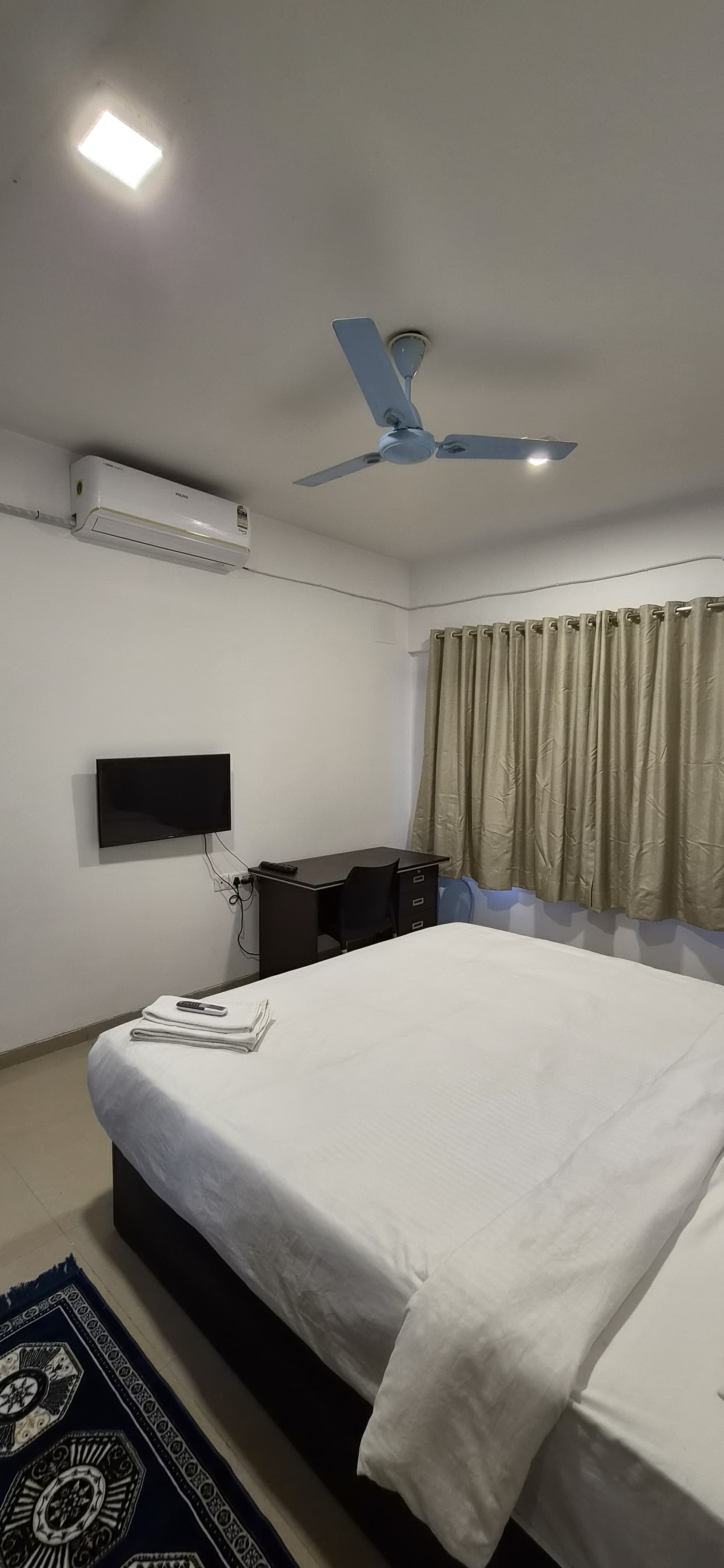 Luca Corporate Service Suites - Tap to explore photos