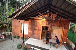 Greenery Homestay | Karapuzha Dam View