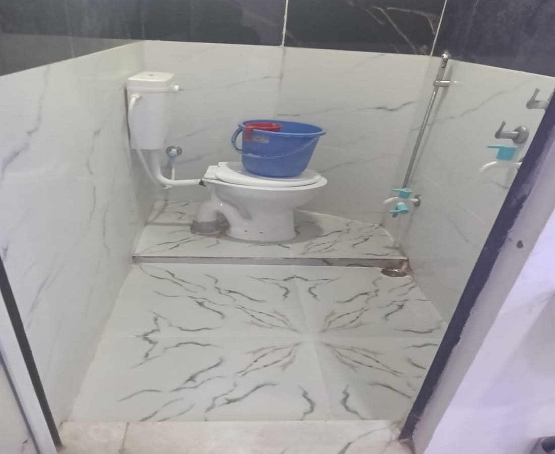 Hotel Krashn - Tap to explore photos