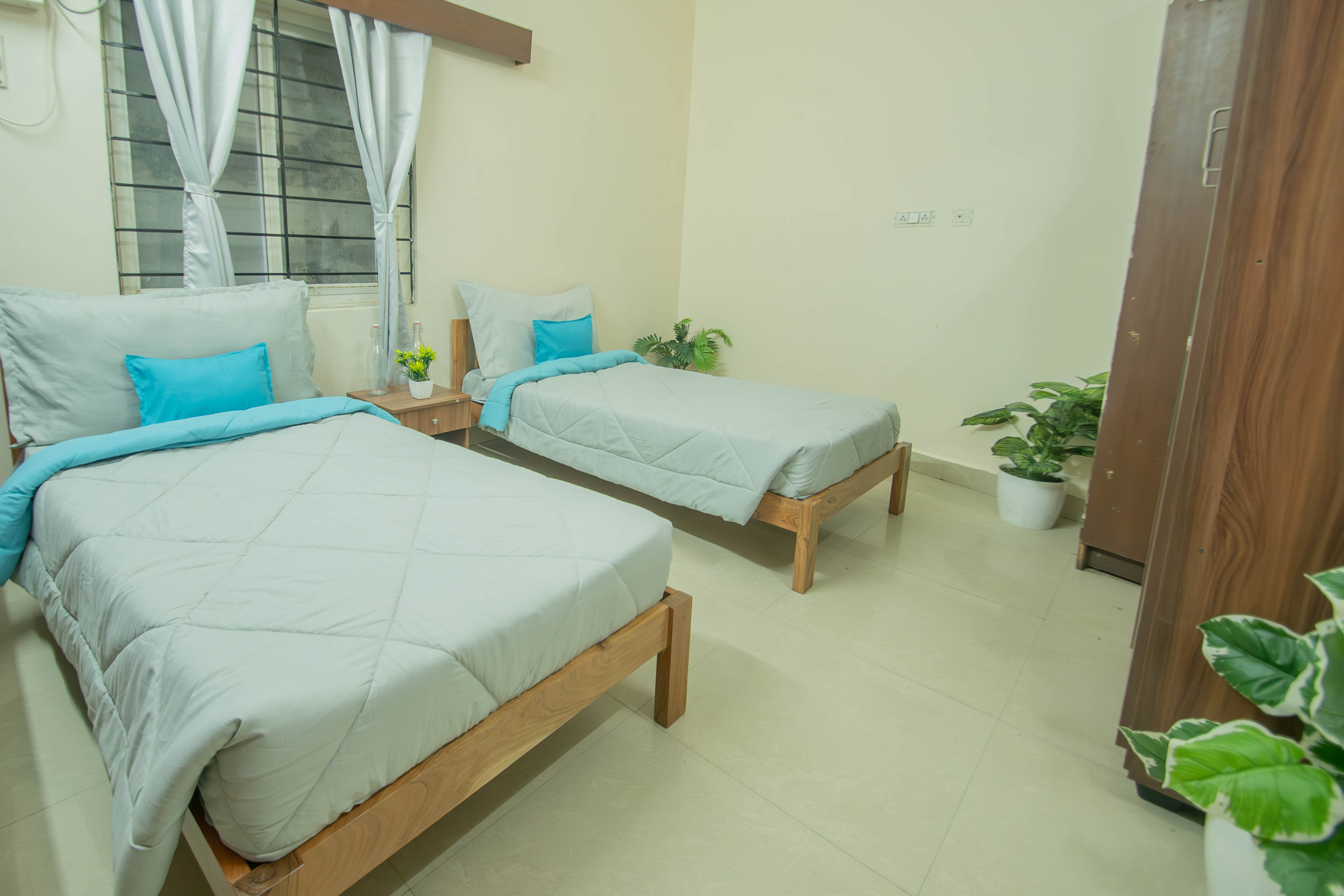 Z Express Cascade - Tap to explore photos