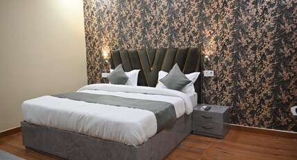 Hotel raas plaza Room Type - Super Deluxe