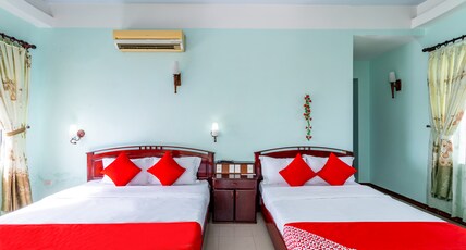 Super OYO 266 Golden Gate Room Type - Deluxe Family Vietnam