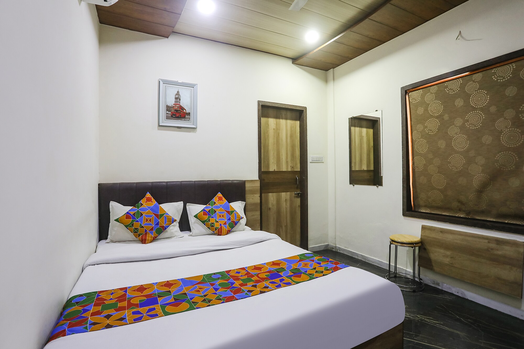FabHotel Vedanta Inn - Nr. Sitabudli Fort - Tap to explore photos