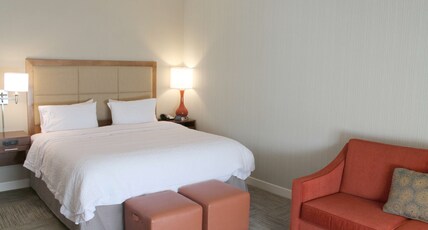 Hampton Inn Cape Girardeau I 55 East Room Type - 1 KING SFBD MIC FRG NS