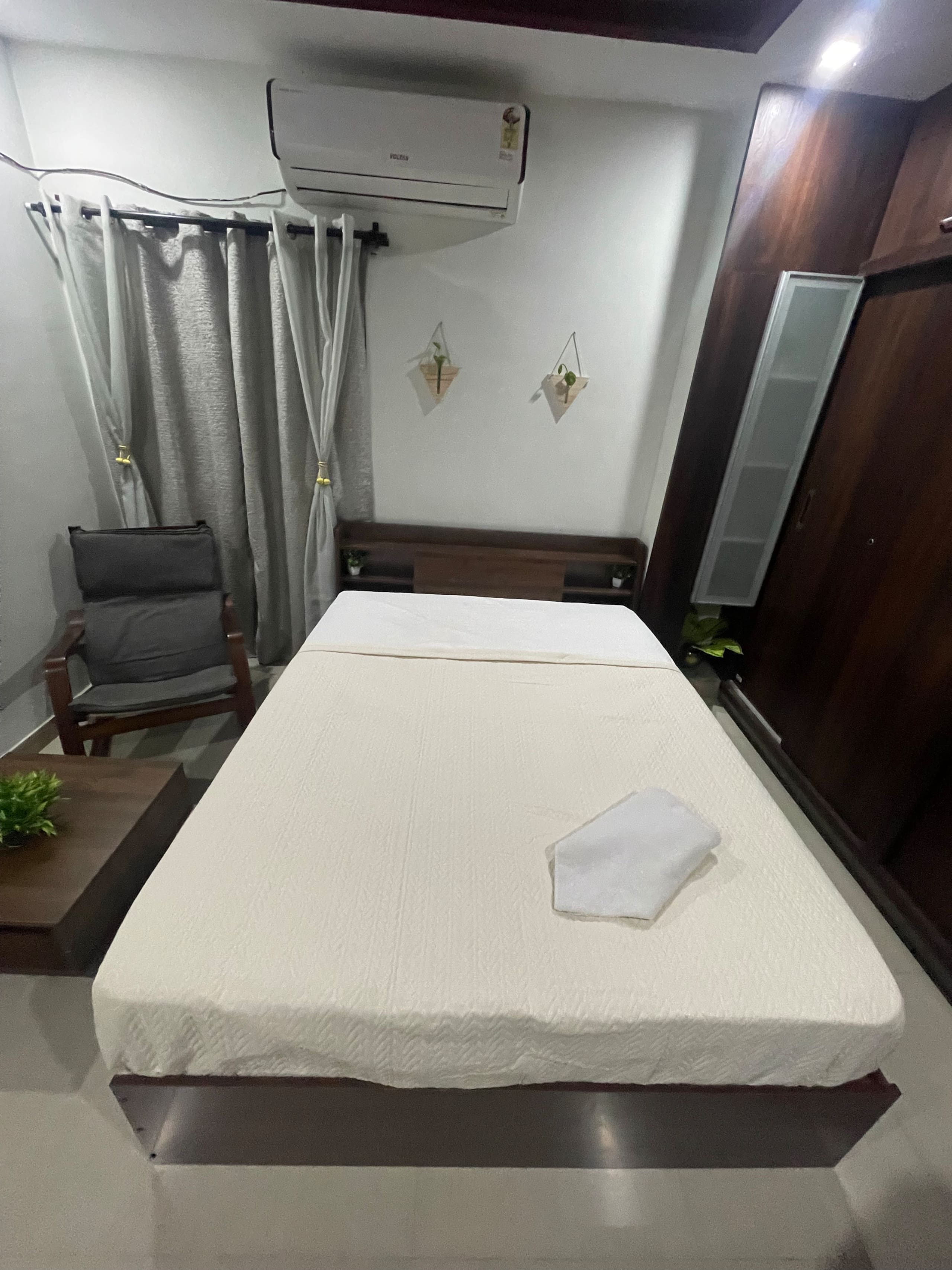 Asana Luxury 1 Bedroom Private Suite with Tub - Tap to explore photos