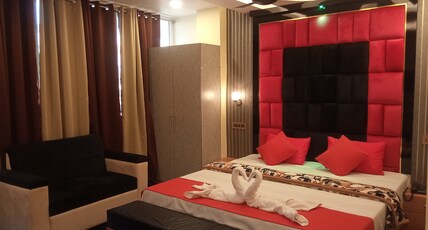 Golden view Hotel Room Type - AC Sweet Deluxe room