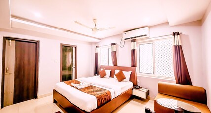 Hotel Shivangi Room Type - AC Deluxe Room With Balcony
