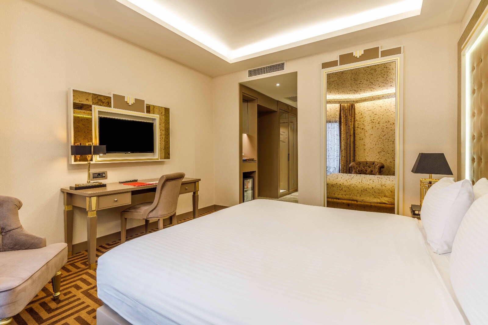Ramada by Wyndham Istanbul Golden Horn - Tap to explore photos