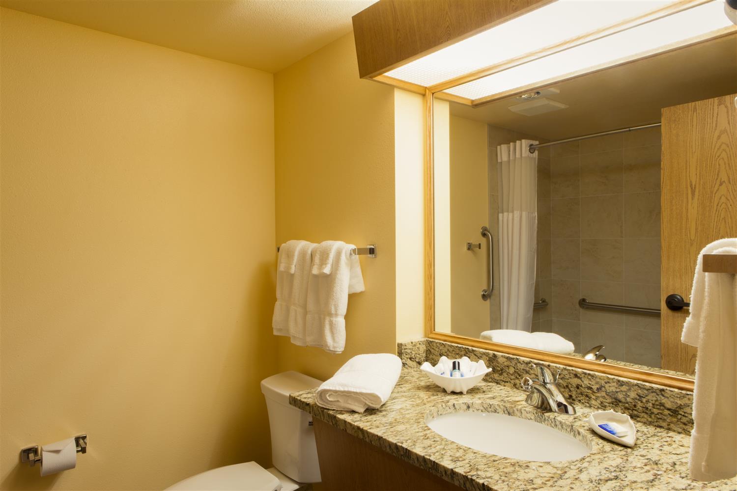 Best Western Plus Caldwell Inn & Suites - Tap to explore photos